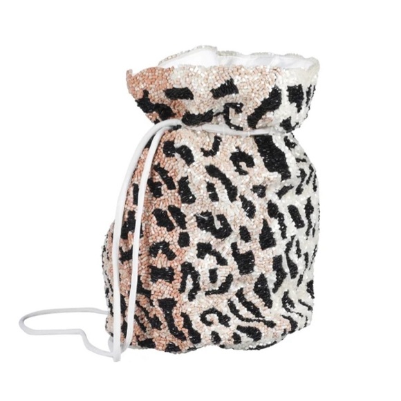 Hand Beaded Bag in Leopard
Ganni bag pouch crossbody sequins - Picture 3 of 10